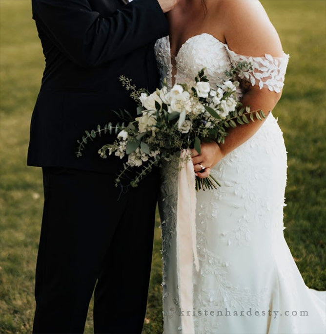 white and green bridal bouquet